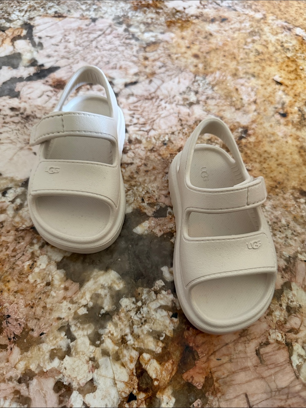 UGG Kids Off-White Double-Strap Velcro Sandals
